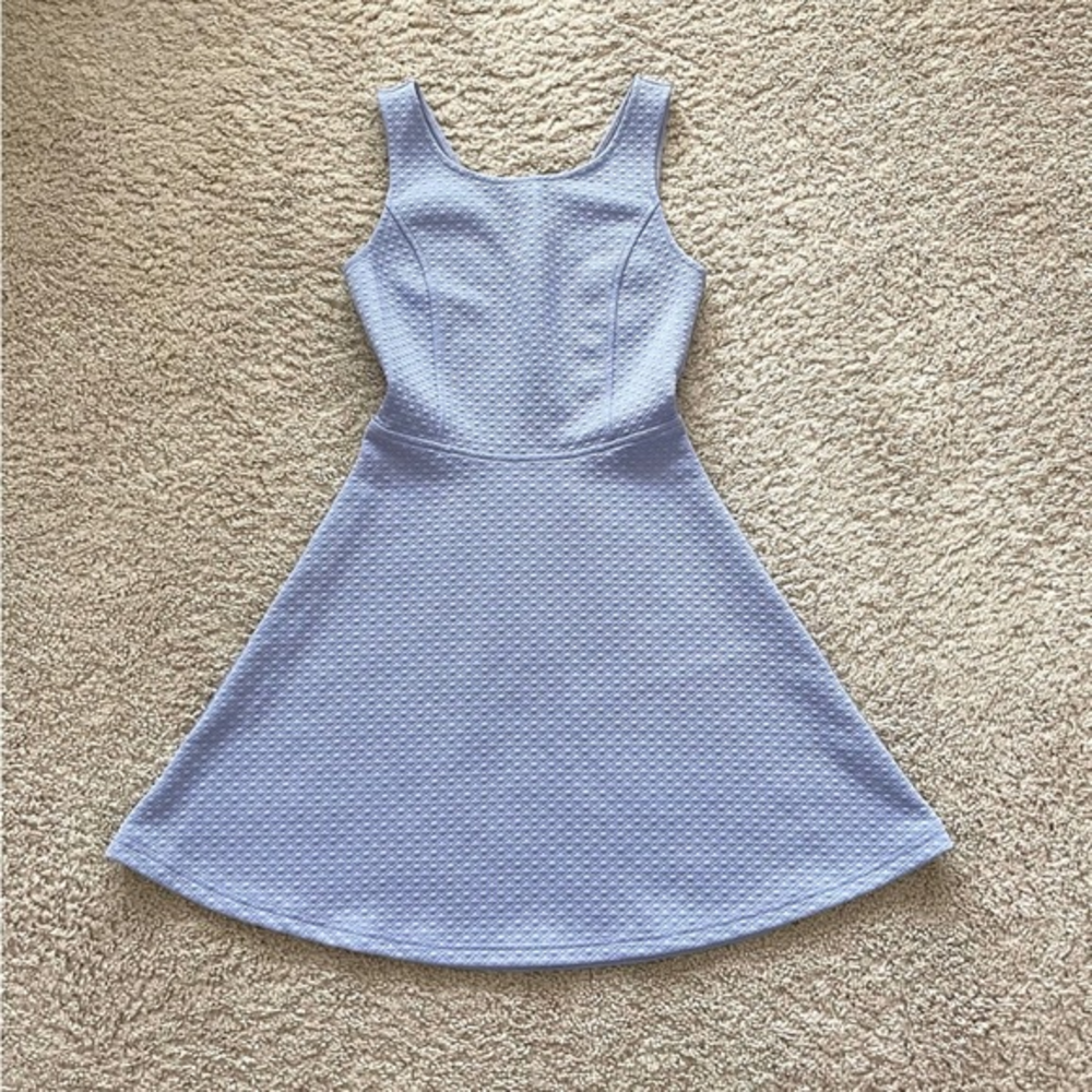 Frenchi Mini Dress Textured‎ Fabric Lilac Open V- Back Stretchy Women’s Size XS